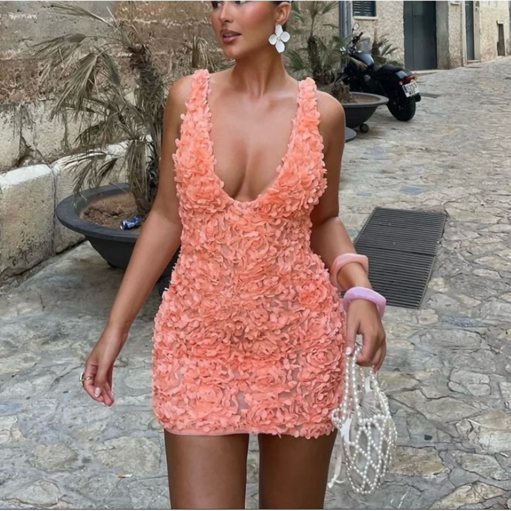 NWOT HOUSE OF CB FAENA SORBET PLUNGE 3D FLORAL APPLIQUÉ MINI DRESS 🧡🍑🔥